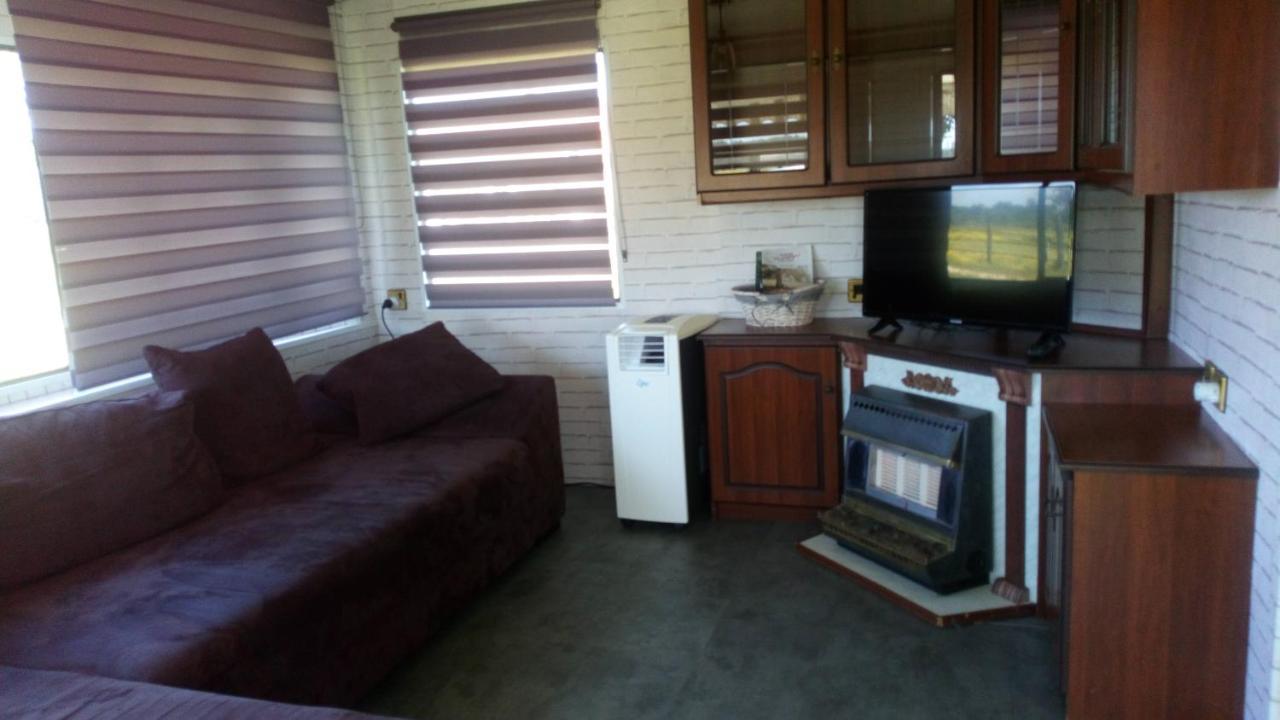 Mobil Home Vintage A La Ferme Des Buttons Rosnay  Ngoại thất bức ảnh